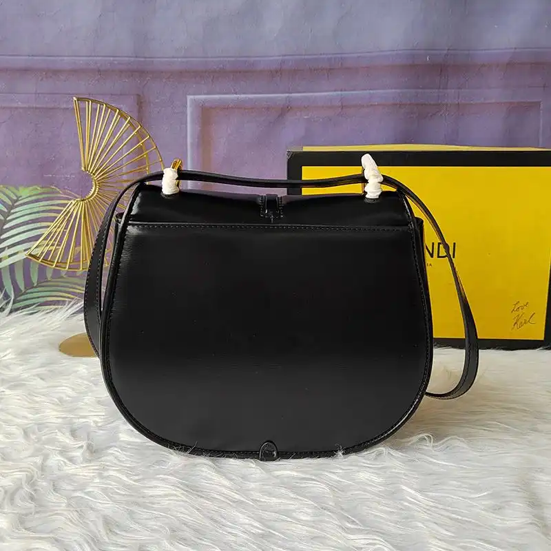 Affordable Fendi Medium C'mon Bag In Calf Leather Black 0123