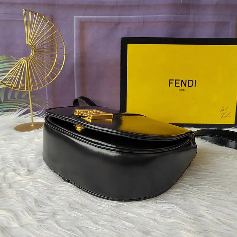 Affordable Fendi Medium C'mon Bag In Calf Leather Black 0123