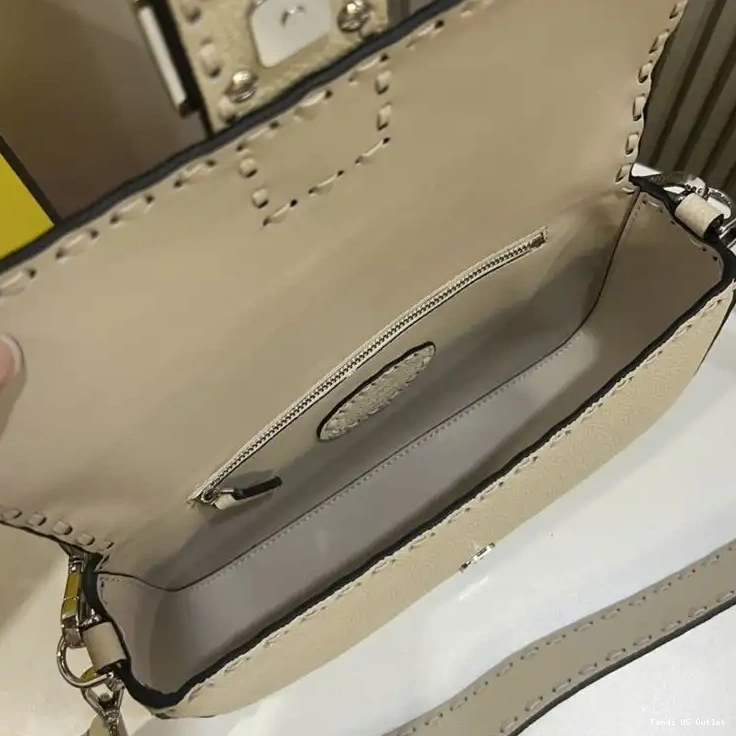 Affordable In Cuoio Bag Beige Baguette Selleria Romano Medium Leather Fendi 0211