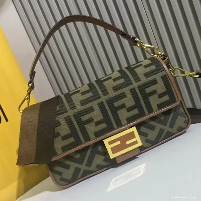 Canvas Medium Motif FF Fendi In Baguette Green Bag 0316