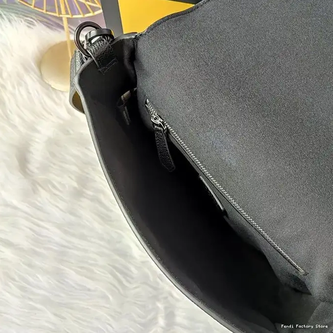Affordable Black Baguette Romano Cuoio Leather Fendi In Medium Messenger 0316
