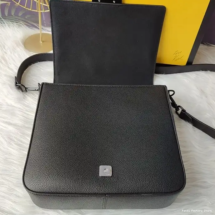 Affordable Black Baguette Romano Cuoio Leather Fendi In Medium Messenger 0316